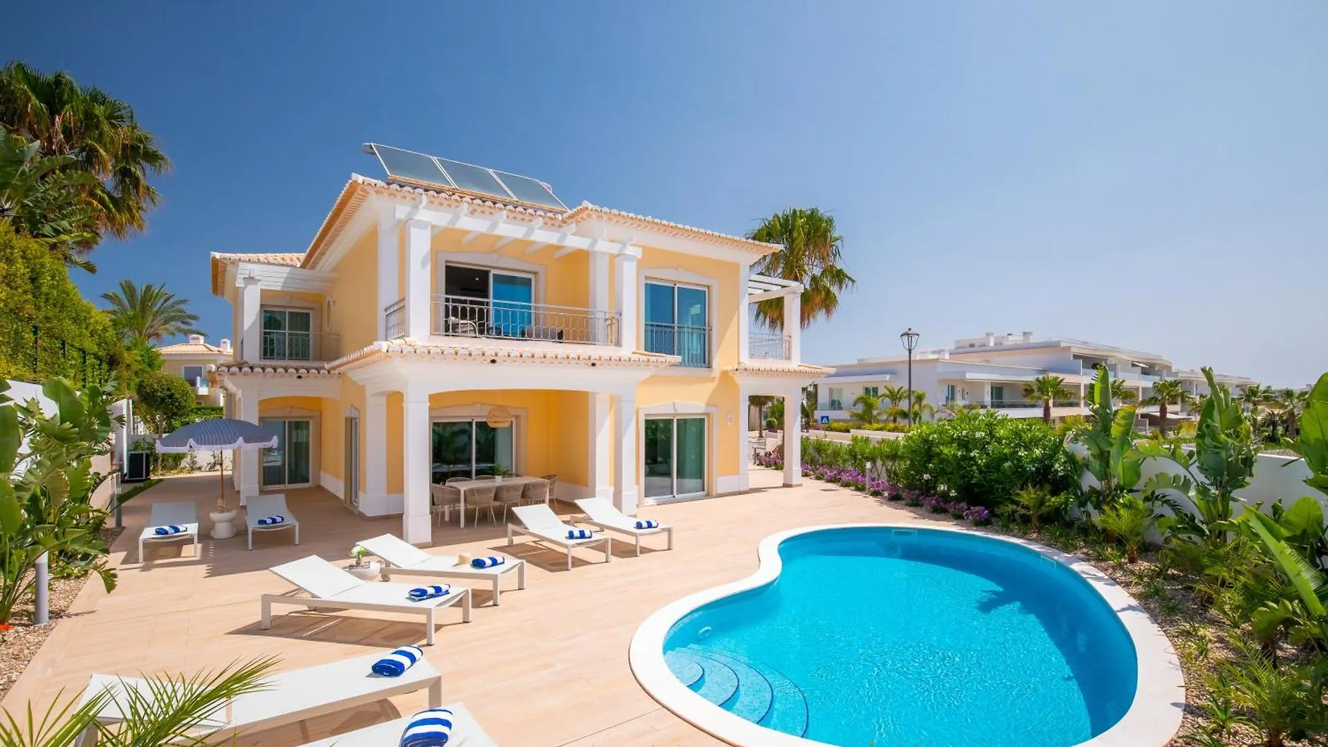 Tropical Beach Villa By Blue Diamond 21 Lagos