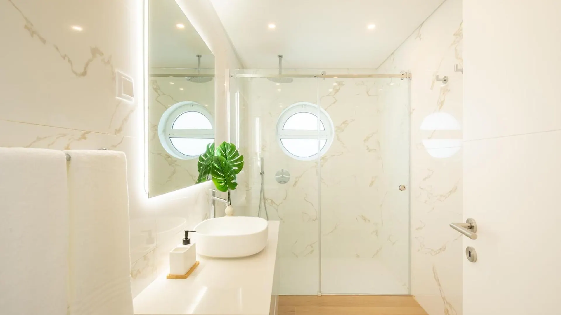 Tropical Beach Villa By Blue Diamond 21 Lagos